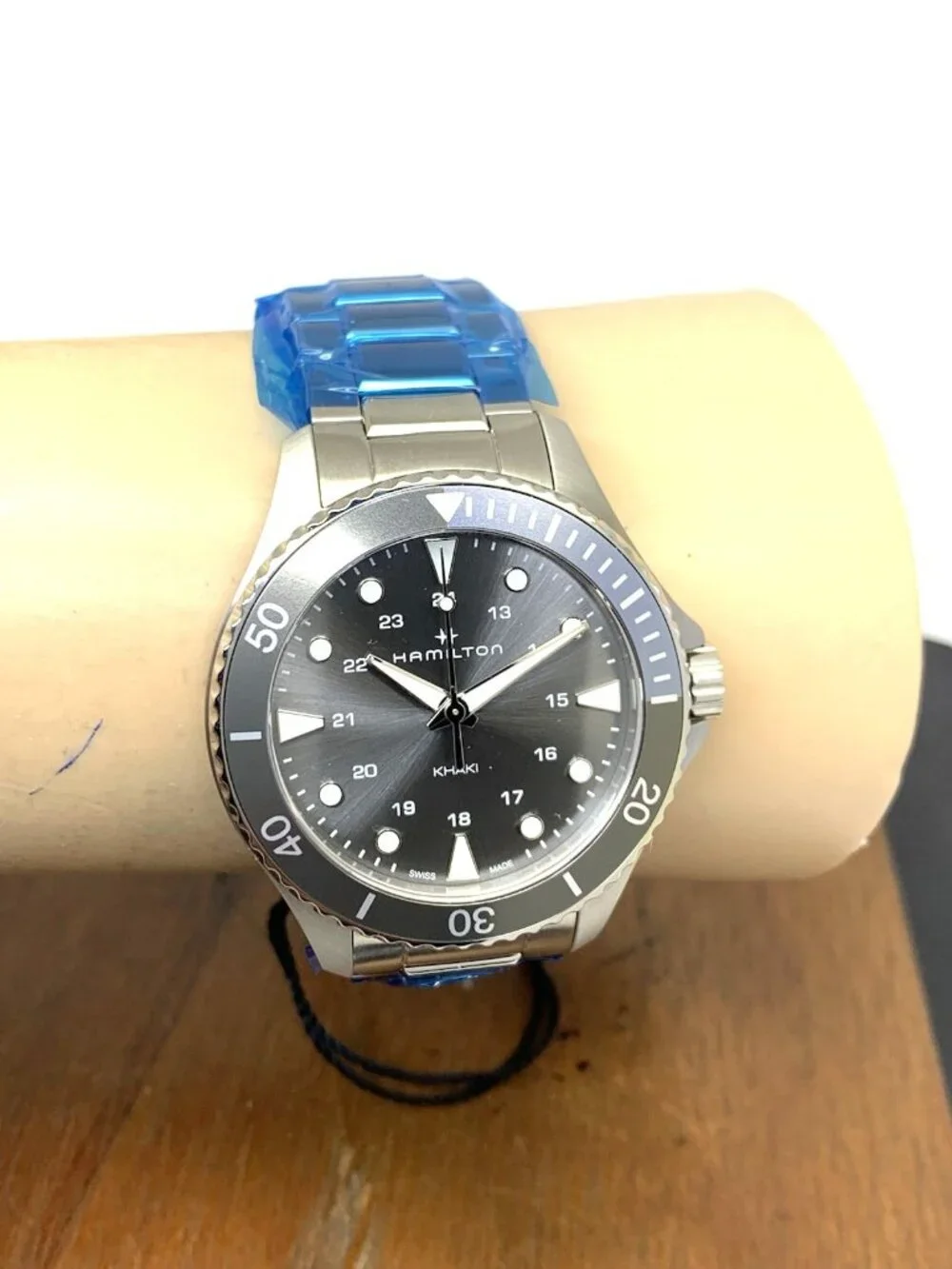 Hamilton Unisex Watch H82211181 Khaki Navy Scuba Swiss Quartz Silver Steel 37mm